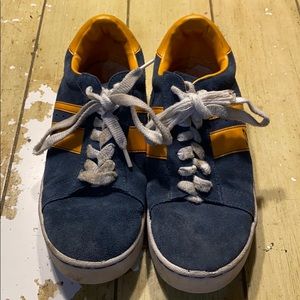 Women’s Roxy sneakers!  Size 7m!